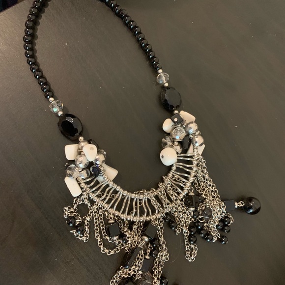 Black silver white necklace - Picture 2 of 2
